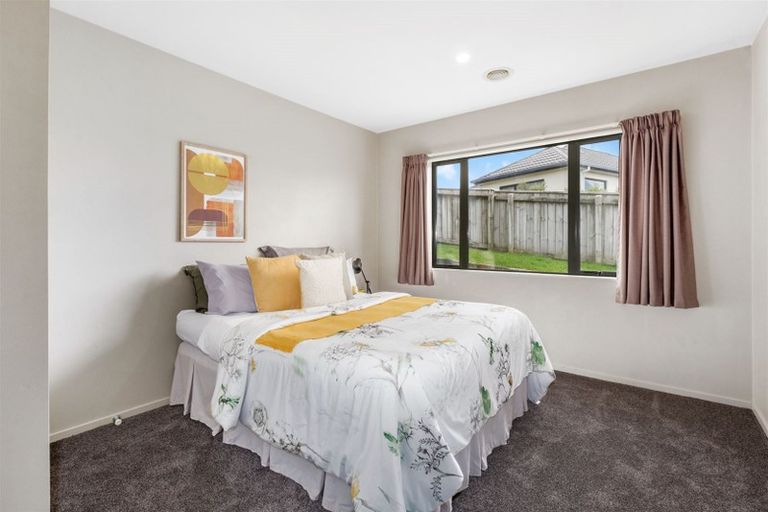 Photo of property in 7 Kaweka Close, Aotea, Porirua, 5024