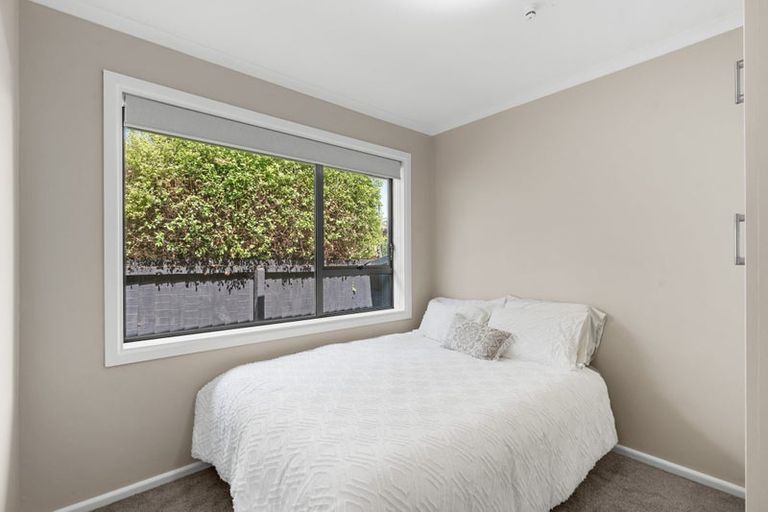 Photo of property in 17 Liverton Crescent, Bishopdale, Christchurch, 8053