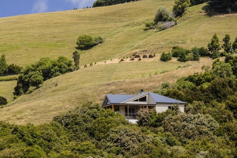 Photo of property in 5447 Christchurch Akaroa Road, Duvauchelle, 7582