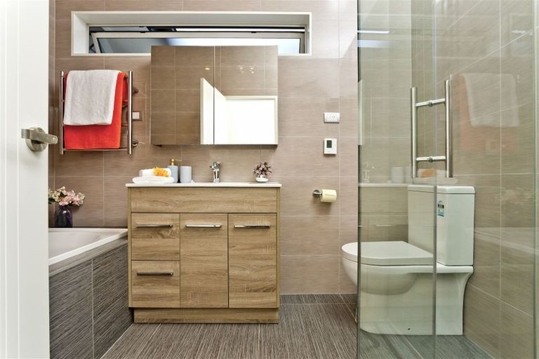 Photo of property in 38a Normandy Place, Henderson, Auckland, 0610