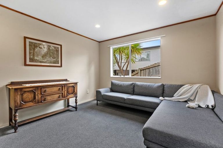 Photo of property in 2/56 Lavery Place, Sunnynook, Auckland, 0632