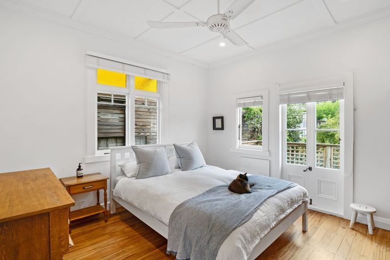 Photo of property in 6 Mollyhawk Place, Birkenhead, Auckland, 0626