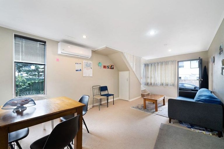 Photo of property in 4/90 Lynwood Road, New Lynn, Auckland, 0600