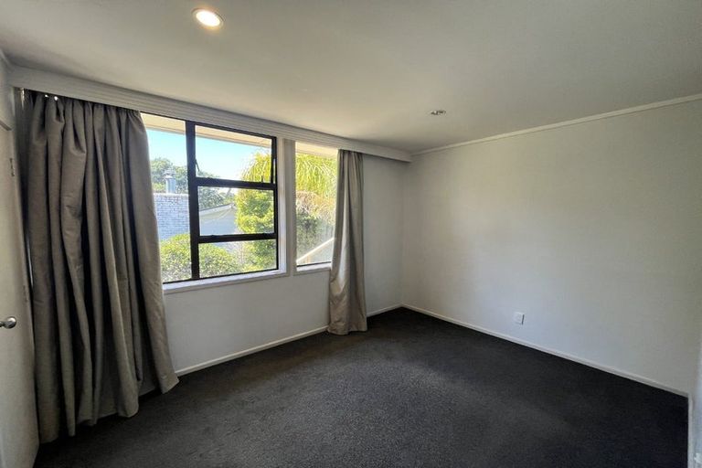 Photo of property in 10 Peter Terrace, Castor Bay, Auckland, 0620