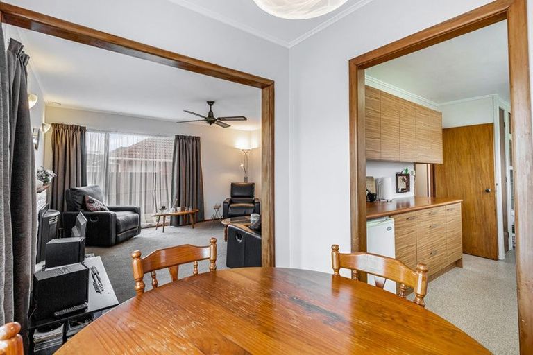 Photo of property in 32 Edwards Avenue, Henderson, Auckland, 0610