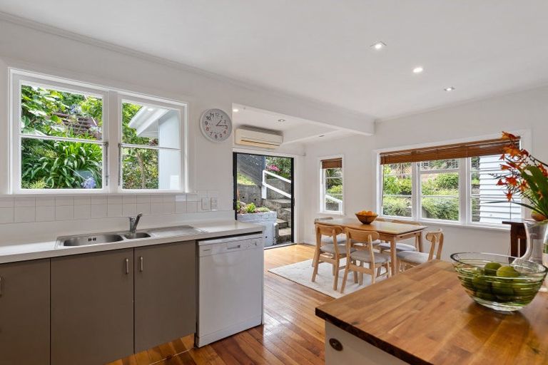 Photo of property in 7 Houghton Bay Road, Houghton Bay, Wellington, 6023