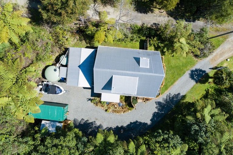 Photo of property in 34 Mccormicks Road, Whatamango Bay, Picton, 7281