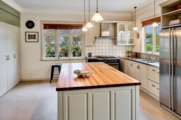 Photo of property in 20 Bloomfield Terrace, Hutt Central, Lower Hutt, 5010