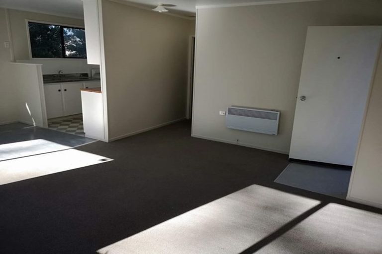 Photo of property in 90 Kemp Road, Massey, Auckland, 0614