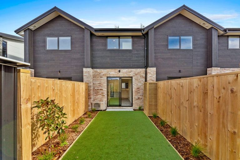 Photo of property in 19/10 Fathom Place, Te Atatu Peninsula, Auckland, 0610