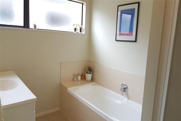 Photo of property in 60 Tiger Drive, Golflands, Auckland, 2013