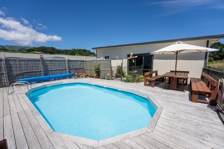 Photo of property in 27 Raukawa Road, Peka Peka, Waikanae, 5391