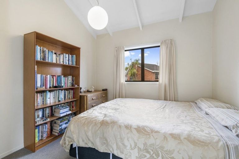 Photo of property in 13 Bellbird Place, Orewa, 0931