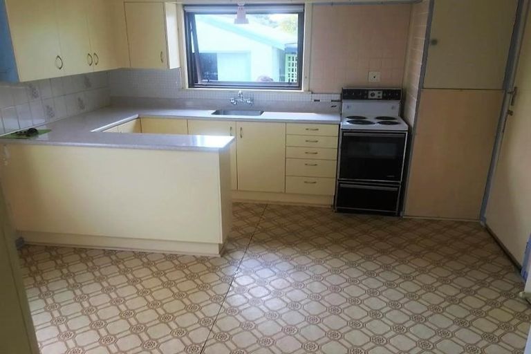 Photo of property in 52 Matipo Road, Te Atatu Peninsula, Auckland, 0610