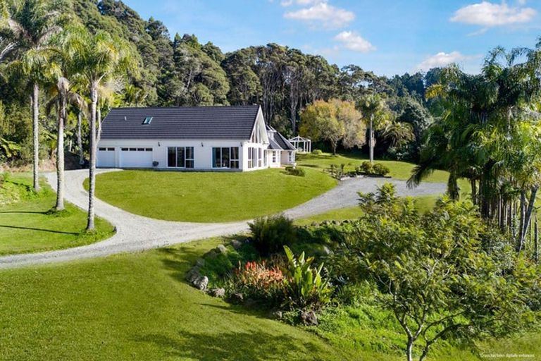Photo of property in 105 Grassmere Road, Henderson Valley, Auckland, 0612
