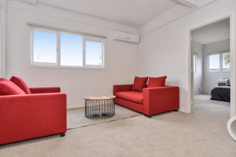 Photo of property in 30 Woodglen Road, Glen Eden, Auckland, 0602