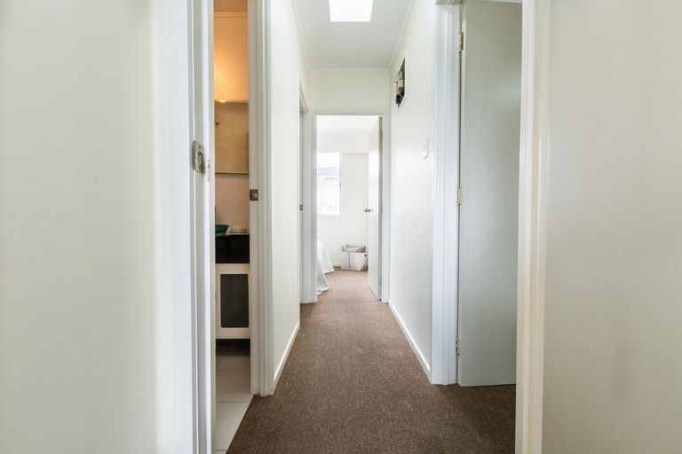 Photo of property in 2/200 Chivalry Road, Glenfield, Auckland, 0629