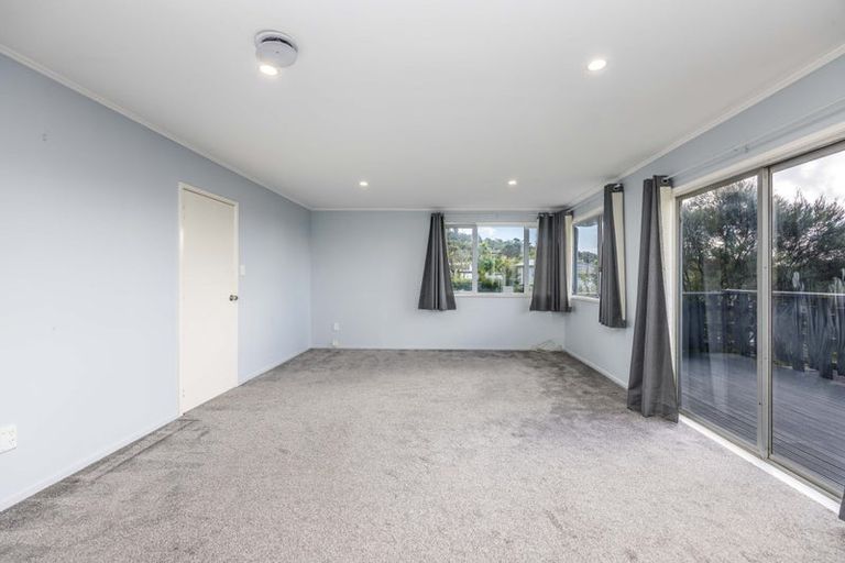 Photo of property in 38 Staincross Street, Green Bay, Auckland, 0604