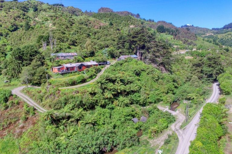 Photo of property in 305 Mangaone Road, Hautere, Otaki, 5582