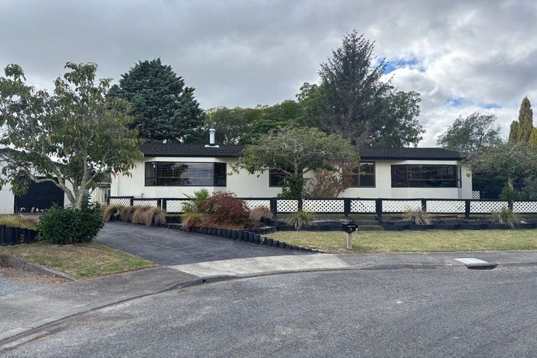 Photo of property in 18 Rush Place, Havelock North, 4130