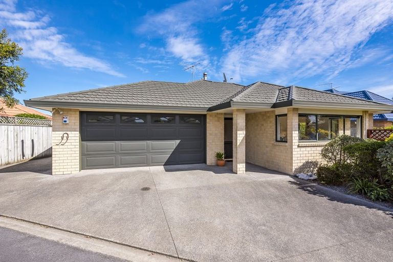 Photo of property in 10 Aburoc Place, Paraparaumu Beach, Paraparaumu, 5032