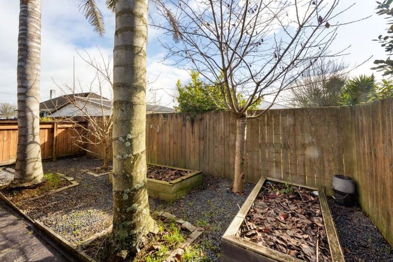 Photo of property in 1042a Heaphy Terrace, Fairfield, Hamilton, 3214