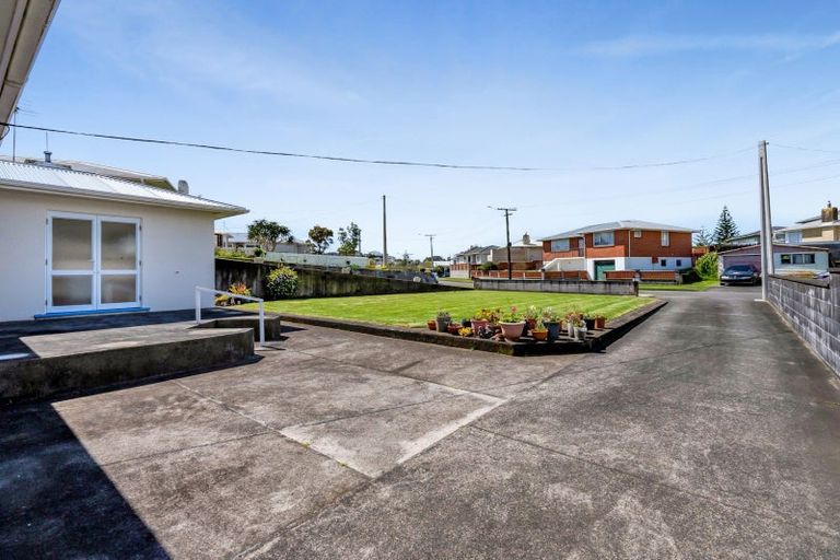 Photo of property in 3 Rospeath Crescent, Spotswood, New Plymouth, 4310