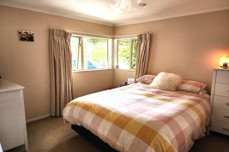 Photo of property in 2 Emerald Hill Drive, Birchville, Upper Hutt, 5018