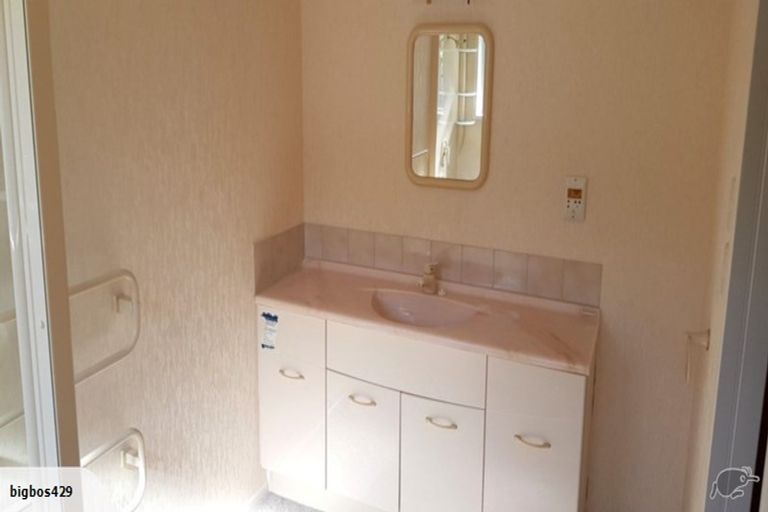 Photo of property in 17 Awanui Drive, Waikanae, 5036