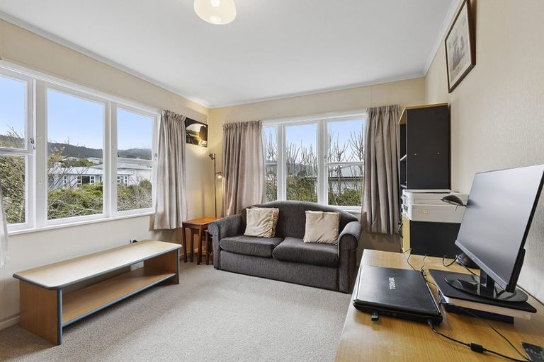 Photo of property in 63 Redwood Avenue, Tawa, Wellington, 5028