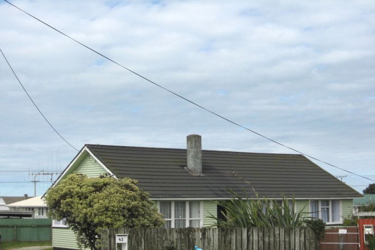 Photo of property in 42 Ruapehu Street, Castlecliff, Whanganui, 4501