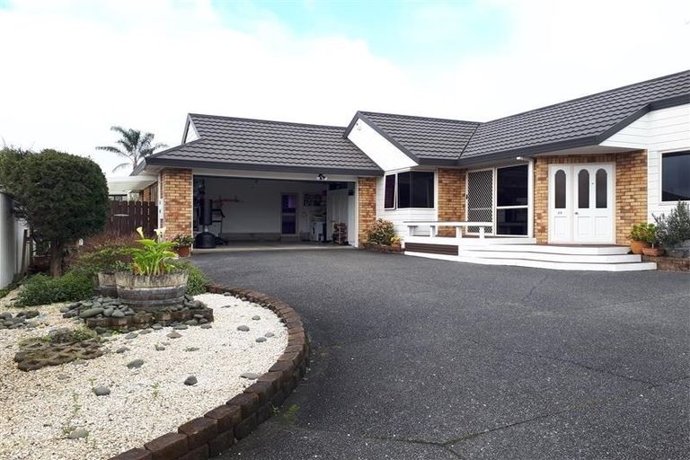 Photo of property in 22 Harbour Lights Close, West Harbour, Auckland, 0618