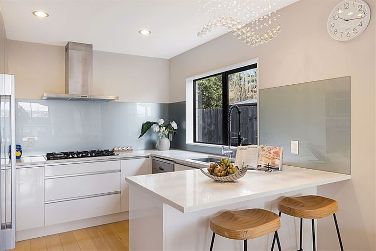 Photo of property in 105 Lincoln Park Avenue, Massey, Auckland, 0614