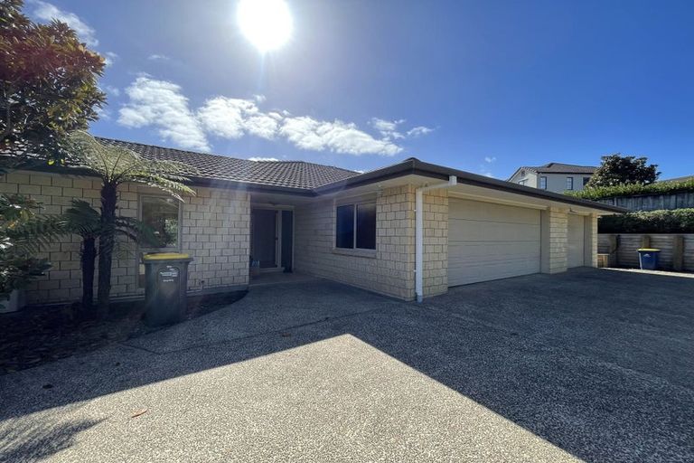 Photo of property in 11 Schopolo Place, Schnapper Rock, Auckland, 0632
