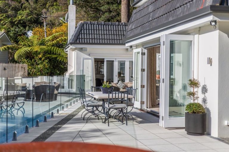 Photo of property in 24 Walter Road, Lowry Bay, Lower Hutt, 5013