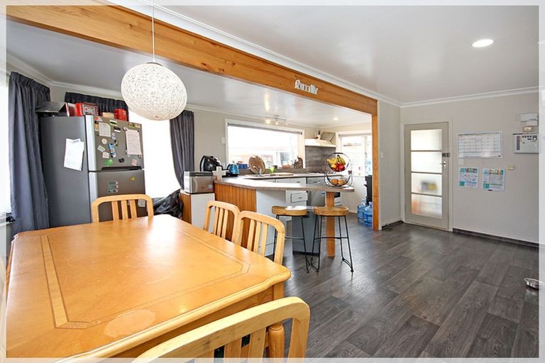 Photo of property in 32 Bledisloe Street, Levin, 5510