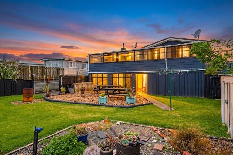 Photo of property in 79 Park Avenue, Waitarere Beach, Levin, 5510