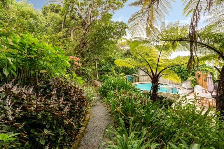 Photo of property in 46 Fortification Road, Karaka Bays, Wellington, 6022