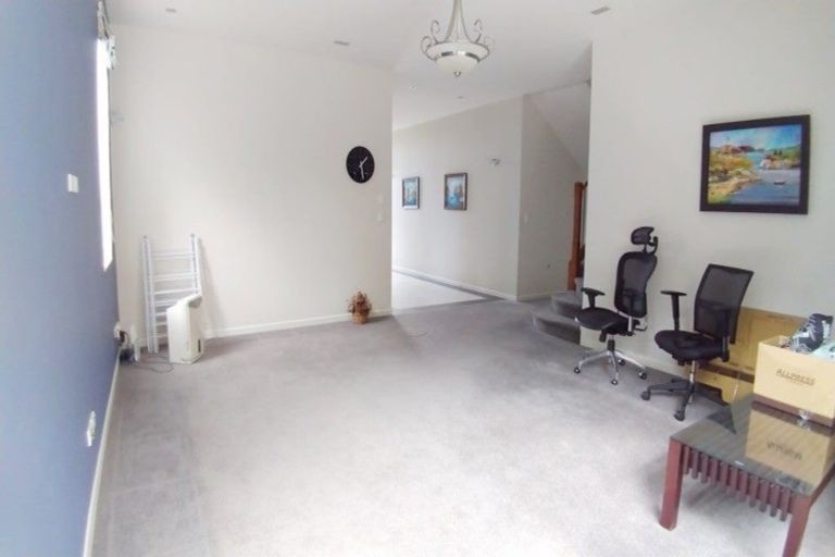 Photo of property in 17 Zara Court, Windsor Park, Auckland, 0632