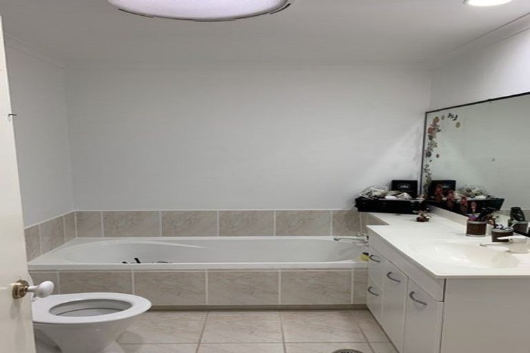 Photo of property in 37 Fernbrook Close, Burswood, Auckland, 2013