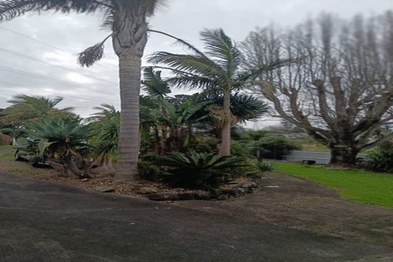 Photo of property in 105 Archibald Road, Kelston, Auckland, 0602