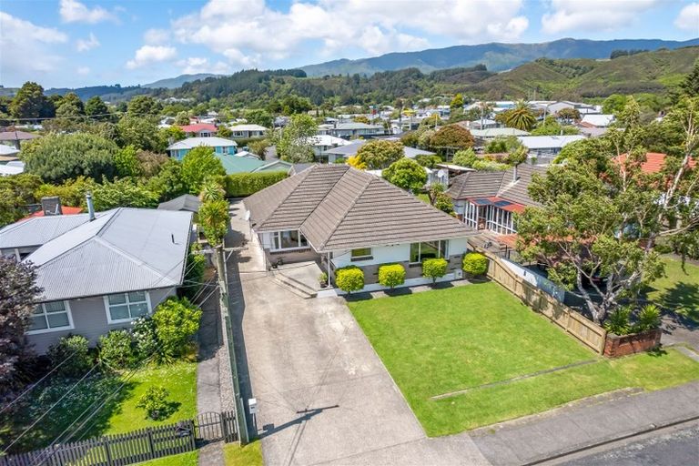 Photo of property in 28 Kashmir Avenue, Clouston Park, Upper Hutt, 5018