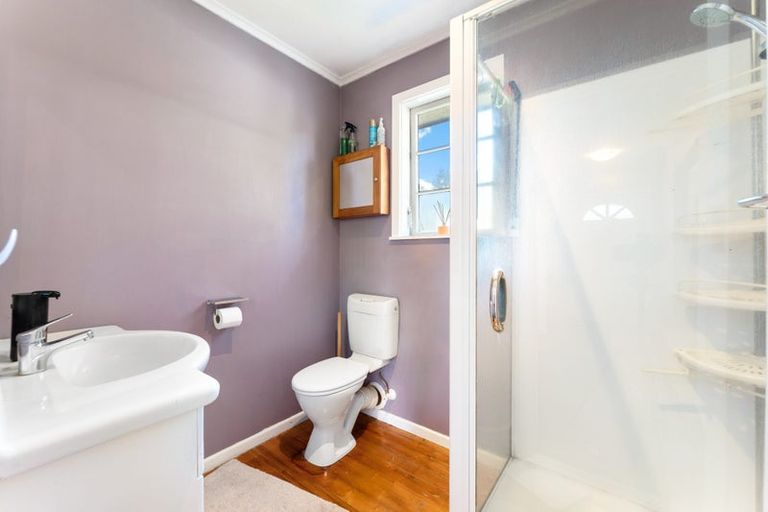 Photo of property in 49 Pupuke Road, Birkenhead, Auckland, 0627