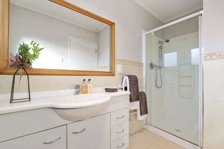 Photo of property in 44 Grenada Avenue, Forrest Hill, Auckland, 0620