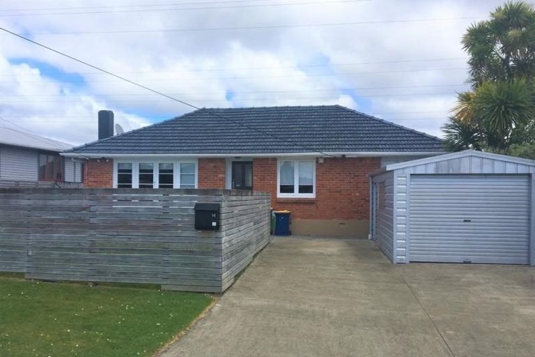 Photo of property in 14 Vera Road, Te Atatu South, Auckland, 0610