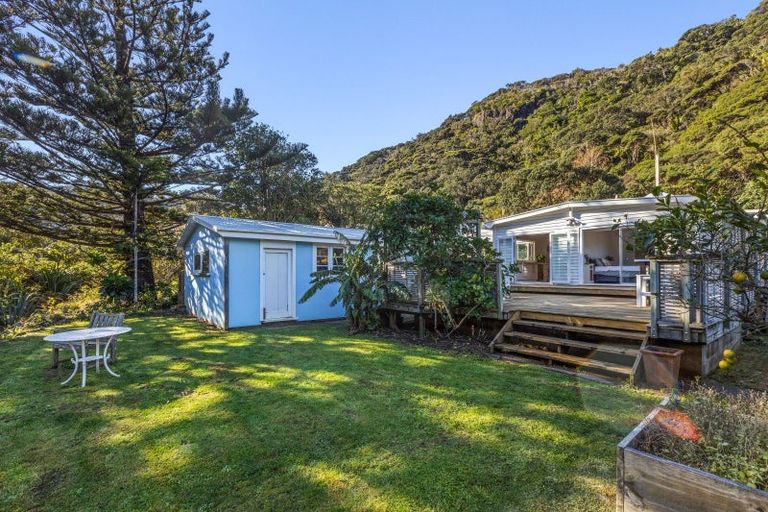 Photo of property in 32 Karekare Road, Karekare, New Lynn, 0772