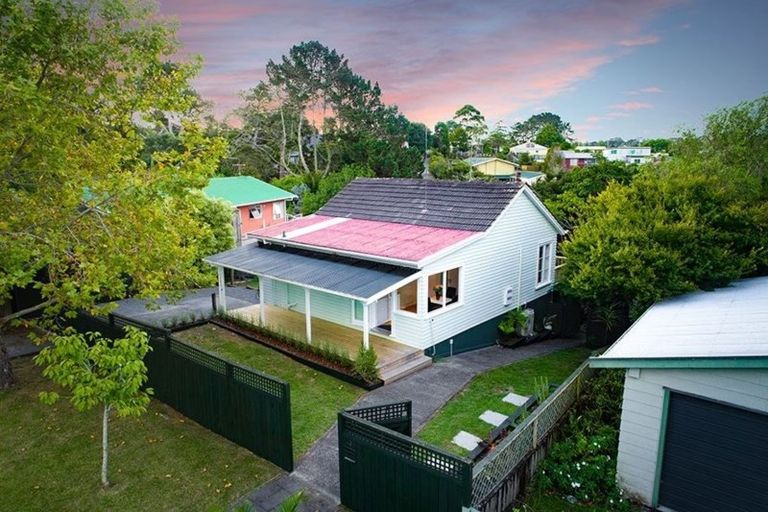 Photo of property in 13 Claverdon Drive, Massey, Auckland, 0614