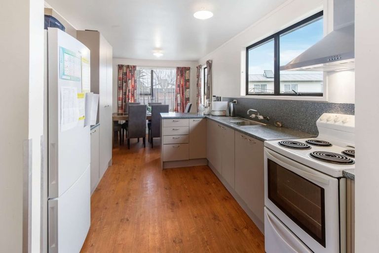 Photo of property in 15 Matthew Place, Kawaha Point, Rotorua, 3010