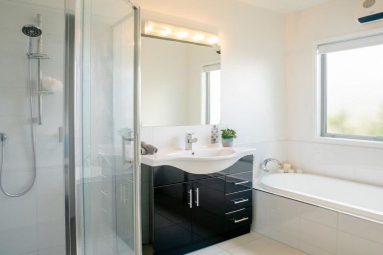 Photo of property in 9 Bell Bird Rise, Picton, 7220