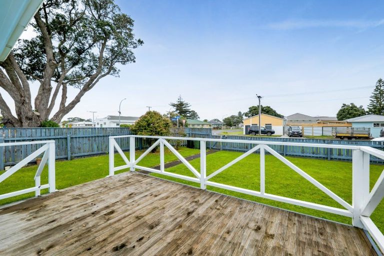 Photo of property in 47 Domett Street, Opunake, 4616